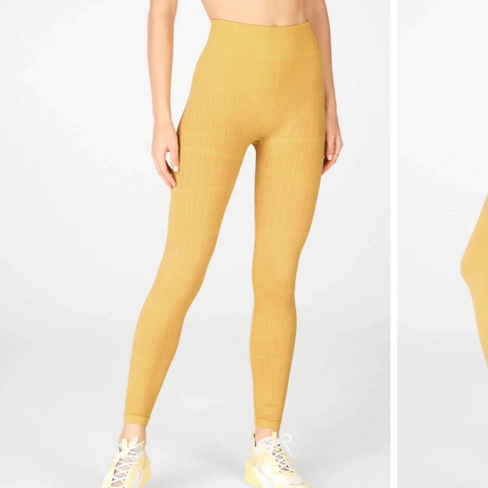 Fabletics Seamless Set - Picture 7 of 8